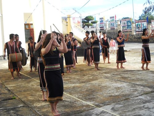 В провинции Контум  открылся фестиваль «Аромат весны года Огненого петуха»
